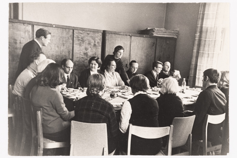 Ajaloo instituudi töötajad Aita Kusteni ja Karin Marki sünnipäeva tähistamas