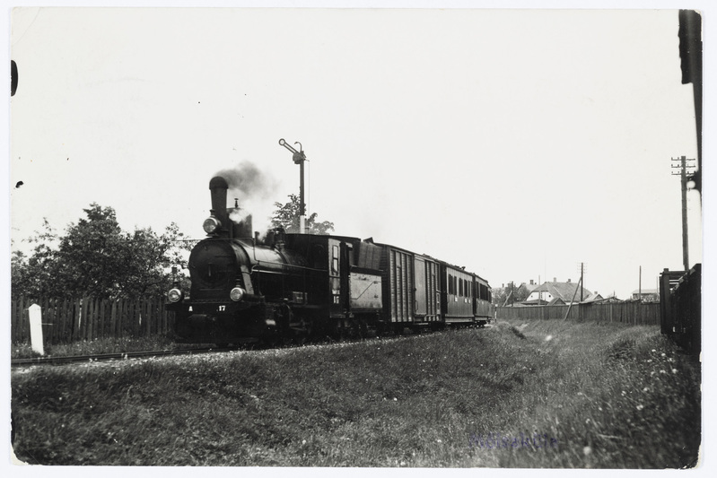 Rong saabub Mõisakülasse