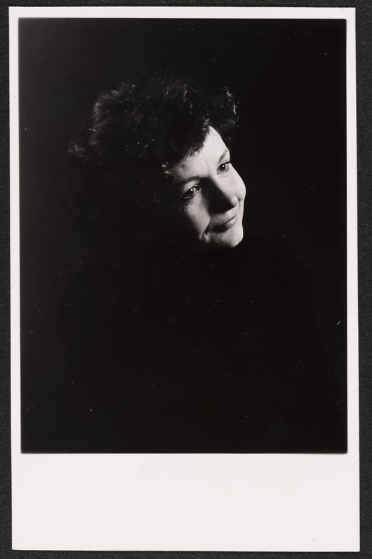 Näitleja Ester Pajusoo, portree