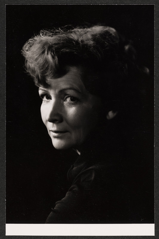 Näitleja Ester Pajusoo, portree