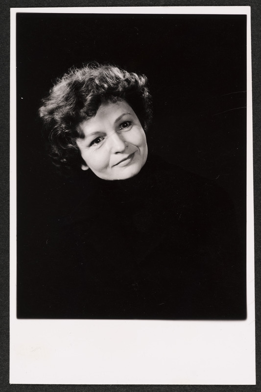 Näitleja Ester Pajusoo, portree