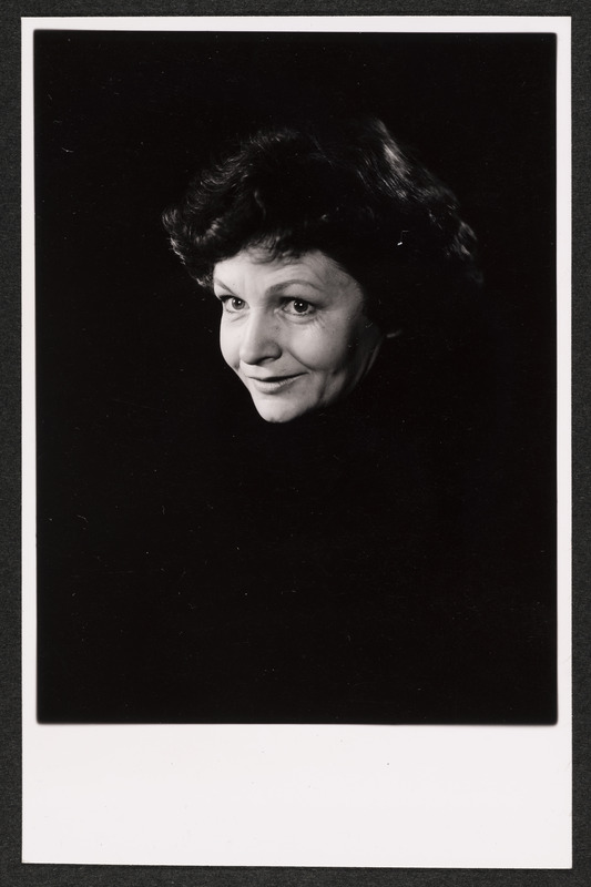 Näitleja Ester Pajusoo, portree