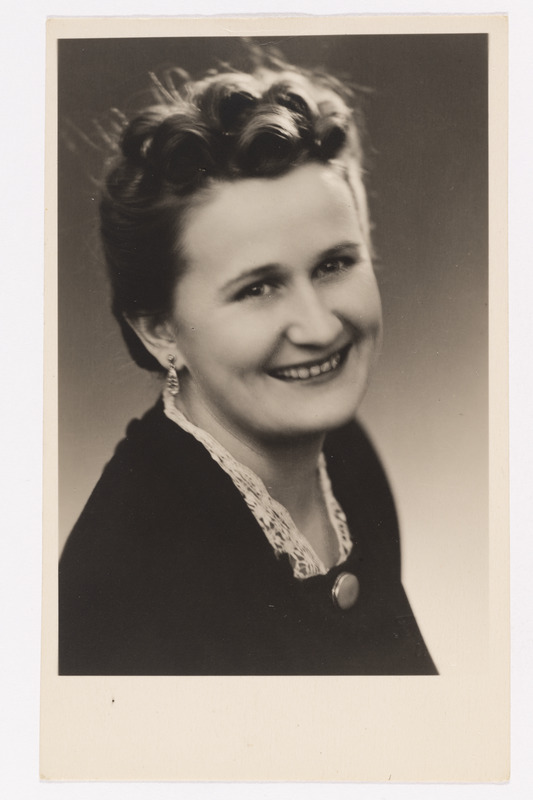Laulja Aino Külvand, portree