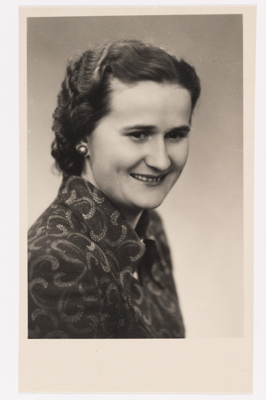 Laulja Aino Külvand, portree