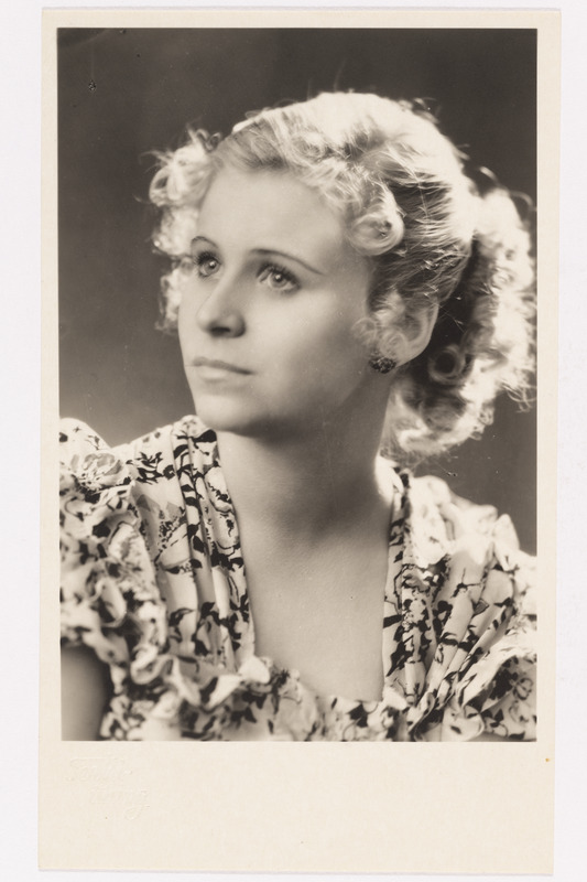 Tantsija ja operetinäitleja Mercedes Hink (Väljak), portree