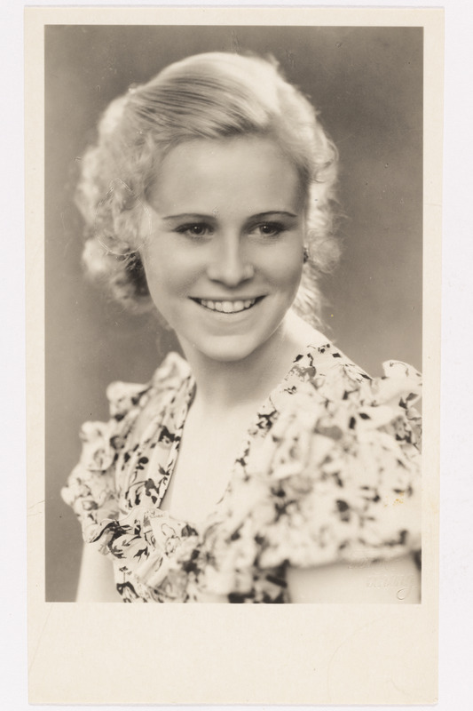 Tantsija ja operetinäitleja Mercedes Hink (Väljak), portree