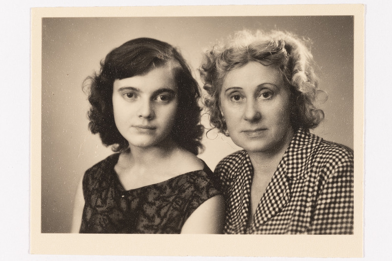 Kaks naist, vasakul Valve Luik