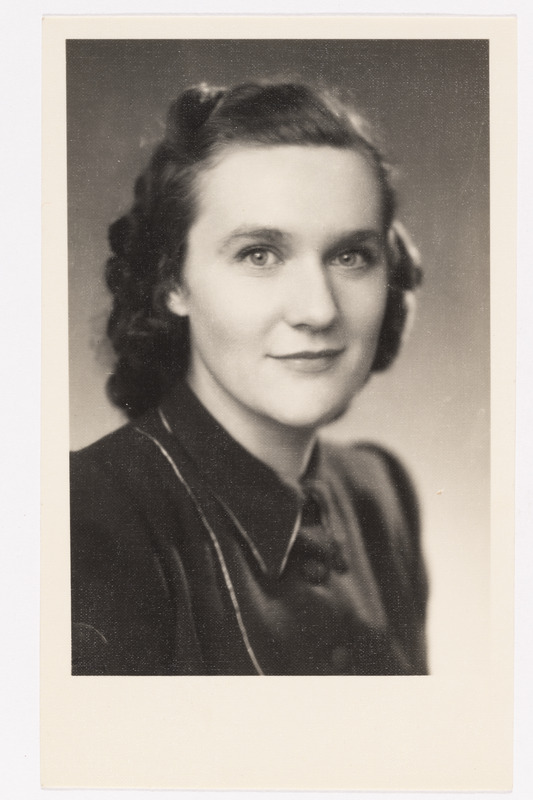 Ooperilaulja Ludmilla Issakova,portree