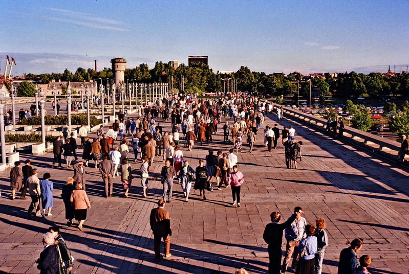 Tallinn, Linnahalli esine plats