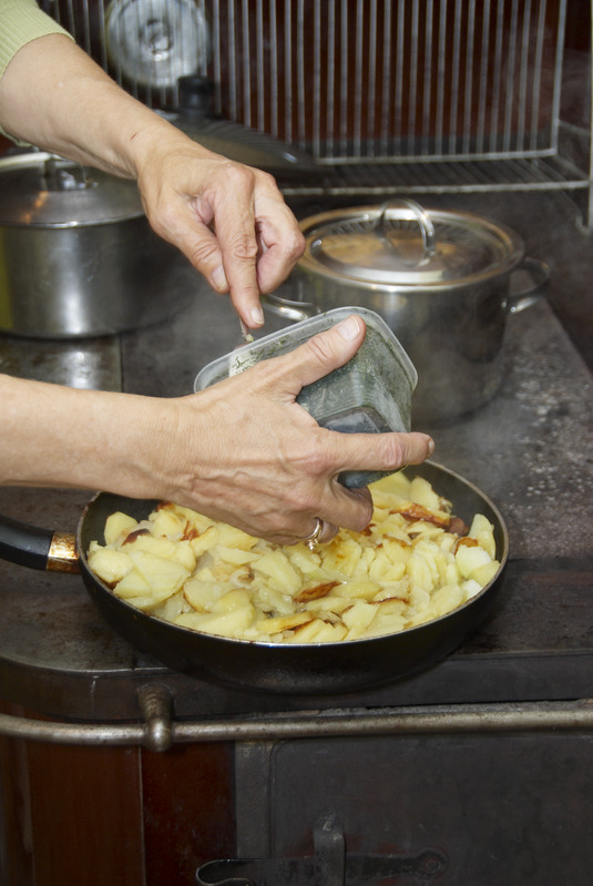 Külmutatud tilli lisamine praekartulitele