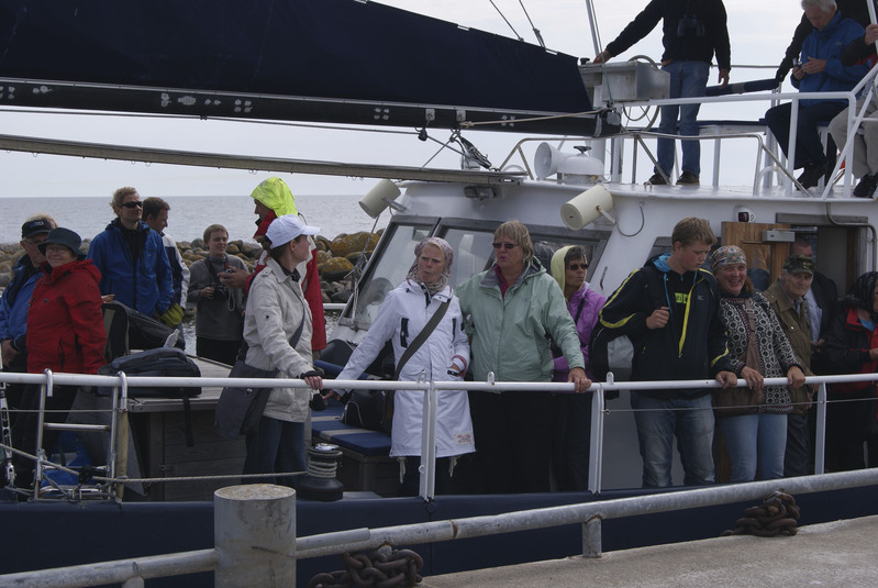 Reisijad purjekal Lulu Ringsu sadamas