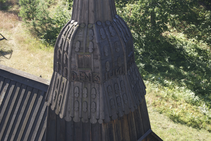 Vaade Ruhnu kivikiriku tornist puukiriku tornile