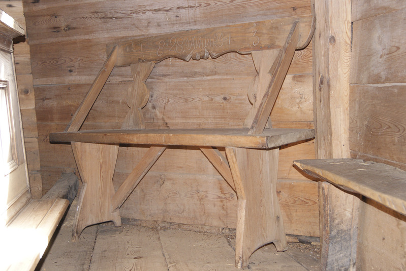 Pink Ruhnu puukirikus