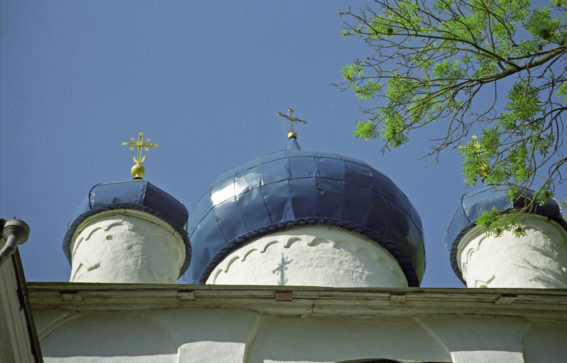 Mõla klooster, kiriku kuplid