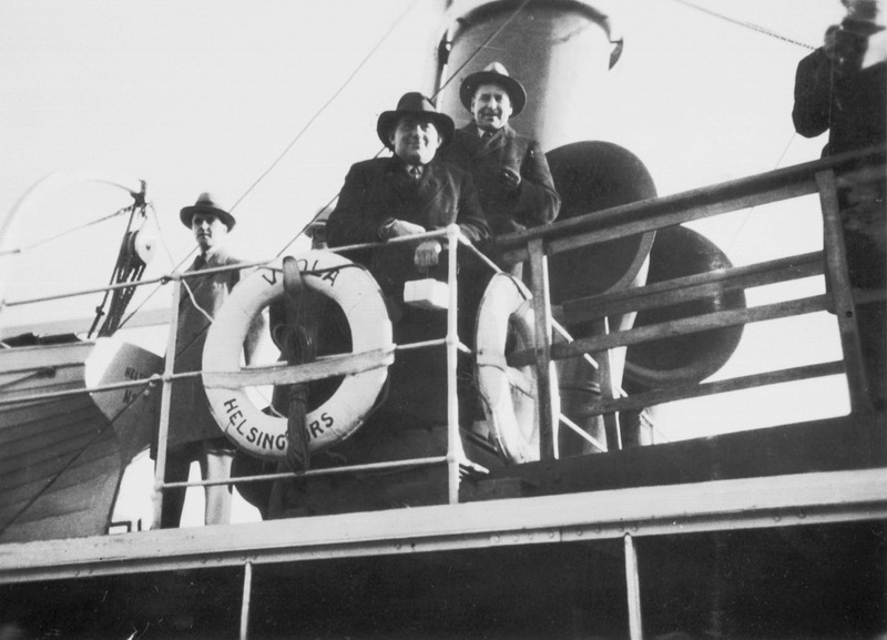 Seltskond reisilaeval "Viola"