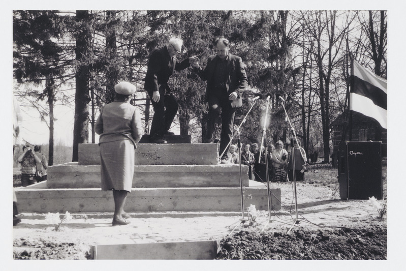 Halliste kihelkonna Vabadussõja mälestussamba nurgakivi panek