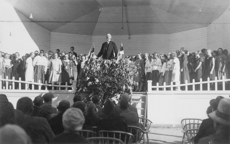 Jaan Tõnisso kõnelemas Valga - Võrumaa I Karskuspäevl