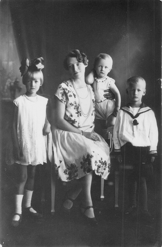 Linda Kopluse õde lastega
