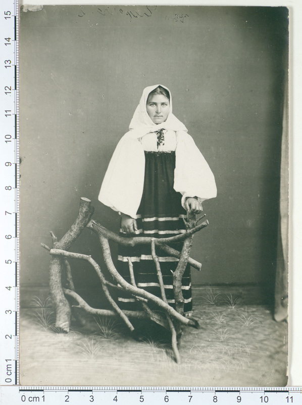 Sõrve naine rahvarõivais