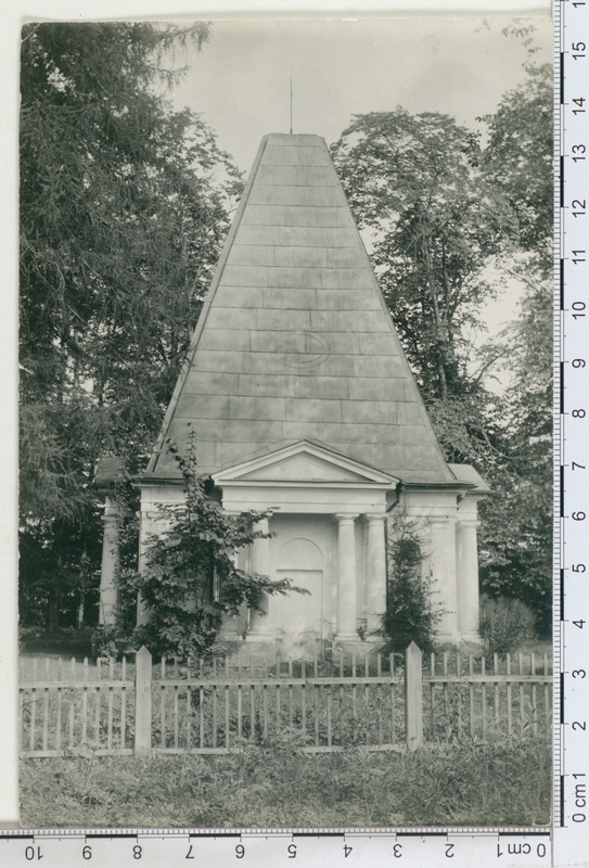 Tarvastu mõisniku von Mensenkampffi hauakabel Tarvastu ordulinnuses Viljandimaal