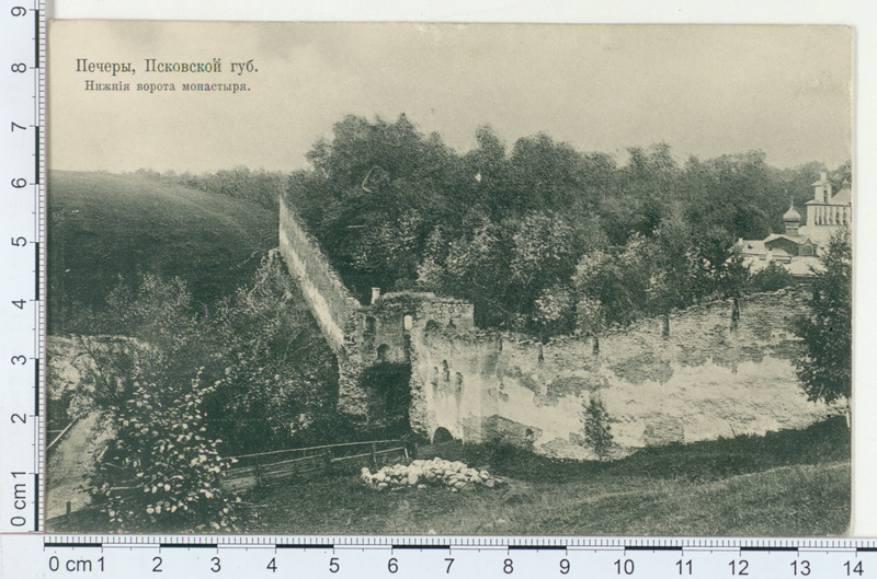 Petseri kloostri alumine värav