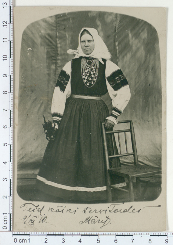 Setu noorik pühapäevariides