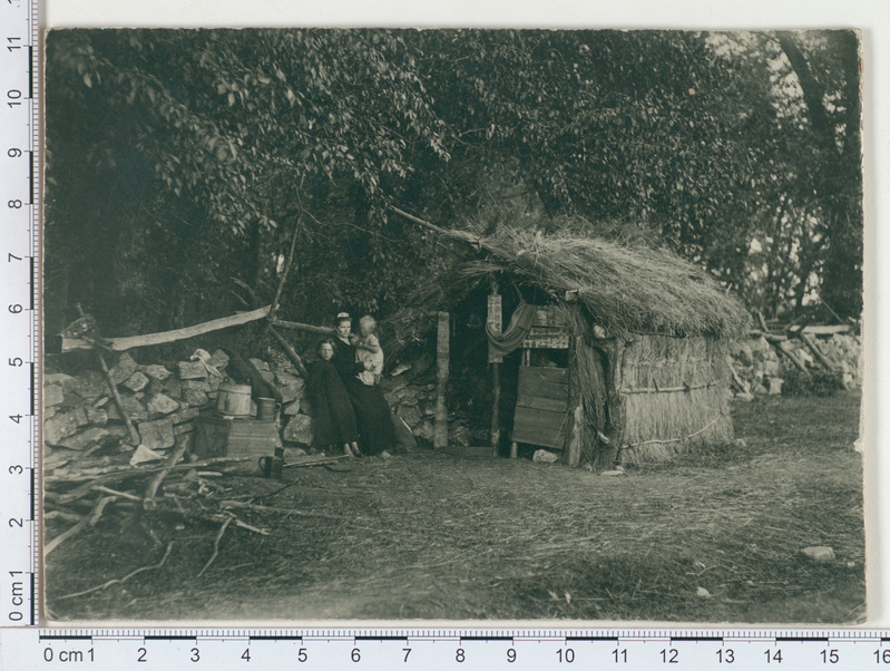 Väravavahi maja Kaarma kiriku kõrtsi juures (Foto: O. Kallas) 1894
