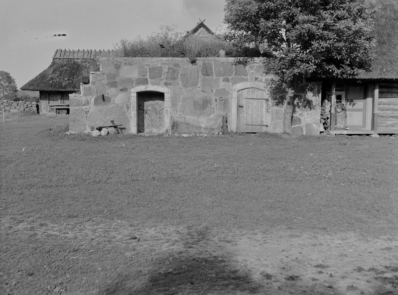 Aaduma talu kelder (ehitatud 1926), Mõisaküla küla, Muhu