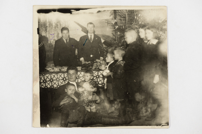 Eesti jõulupuu Kazimir Bulli Dominiki p. majas. Tati k