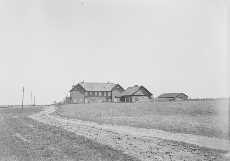 Narva valla Kallivere 6-kl. algkool Kallivere küla poolt vaadatuna, Eesti-Ingeri