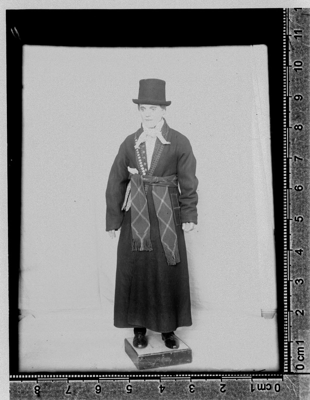 ERMi etnograafilise osakonna näitus "Eesti talupoja eluolu XIX sajandil": P. - Jaagupi mehe ülikond XIX saj. keskpaigast