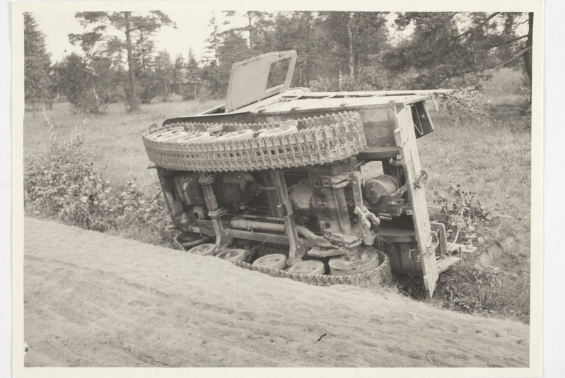 Rivist välja langenud tank Tartu-Jõgeva maanteel, 1941