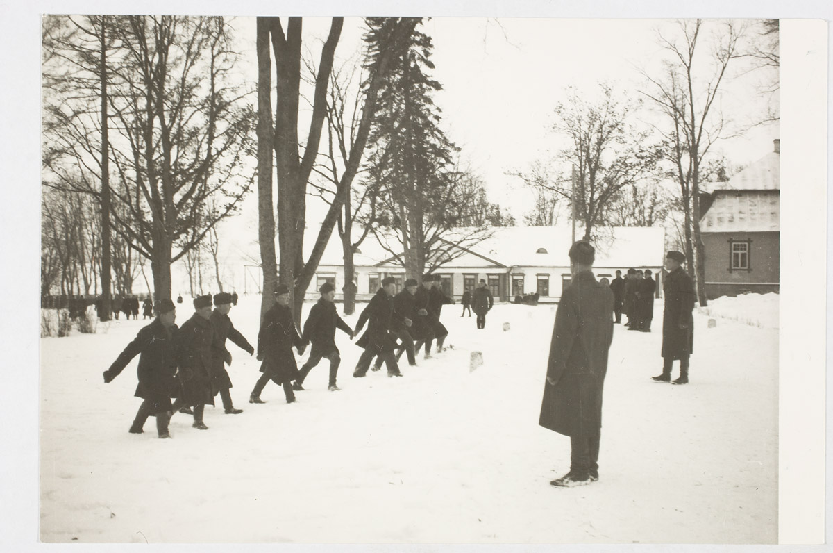 Sõjaväelased harjutustel, 1941