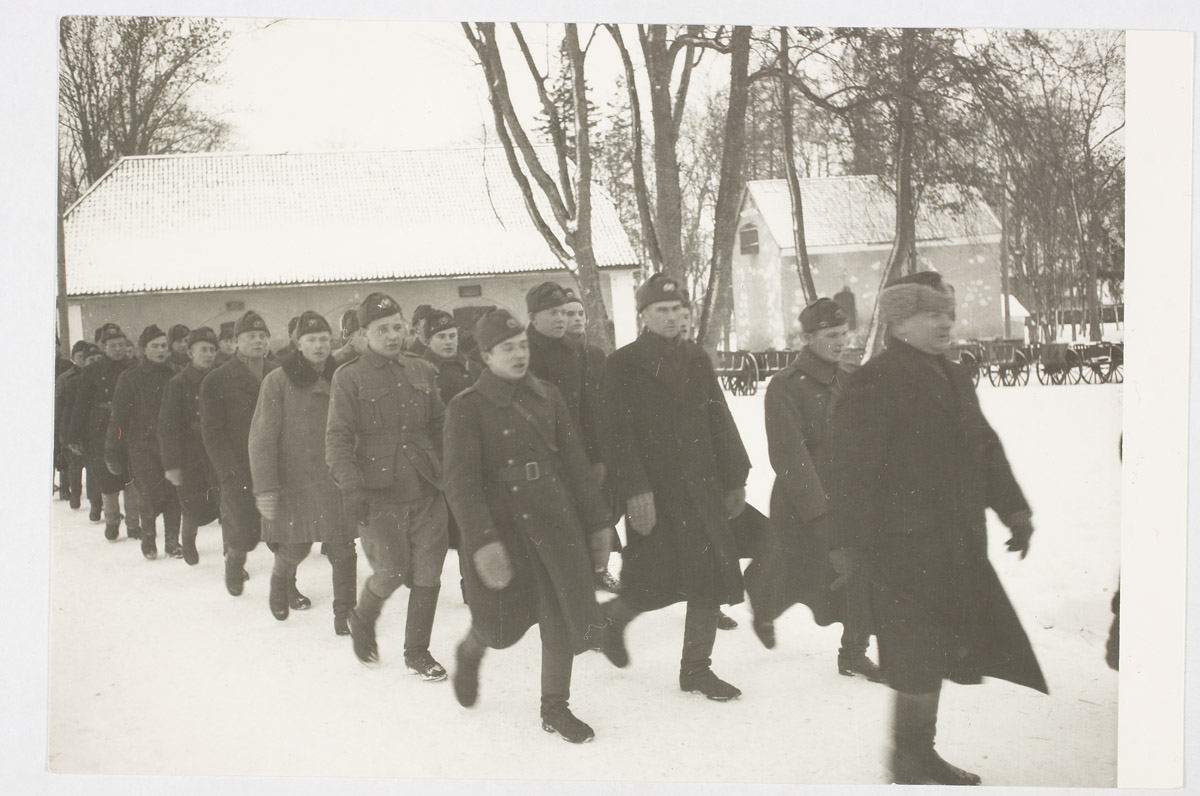 Sõjaväelased marssimas, 1941