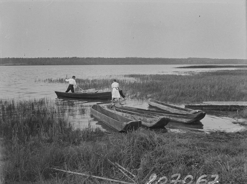 Savvokkala küla paadisadam nelja ükspuise venega (kori) ja ühe laudpaadiga, 23. VIII 42