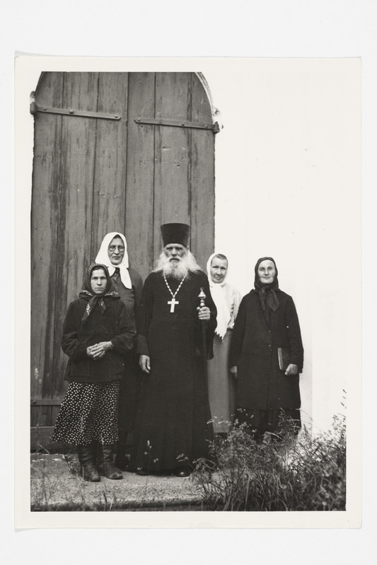 Tšamerovo kiriku papp Mihhail Sergejevitš Damilovtsev koos abilistega