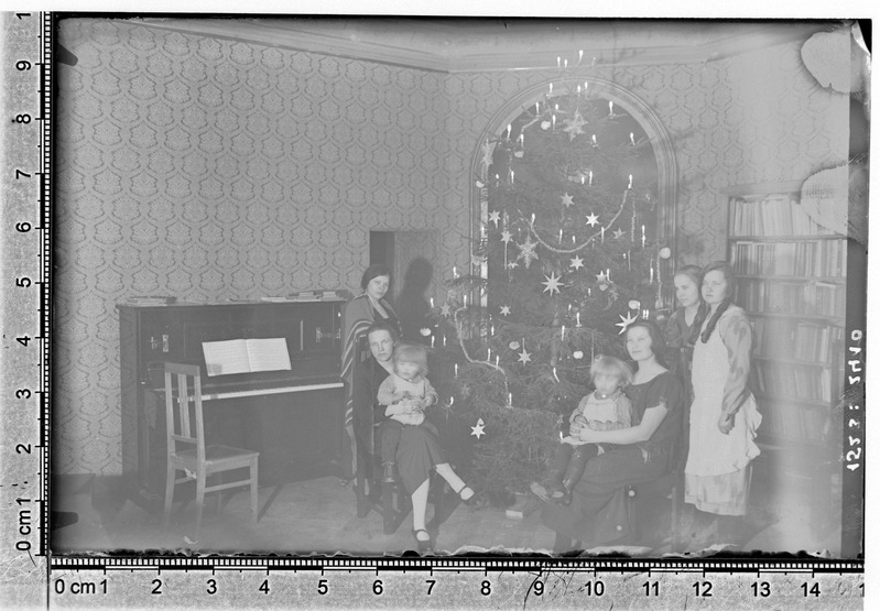 Jõulupuu 1925. a. Kundas.
