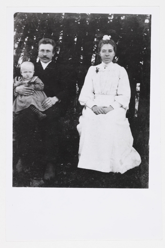 Perekonnapilt Pärnumaalt 1906. aastast