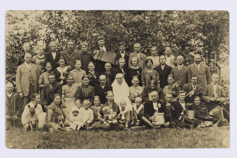 Pulmaseltskond Raadiku talu peremehe pulmas 1915. aastal