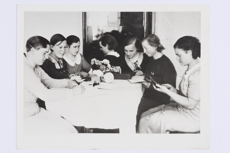 Purila karjatalitajate kooli XIII lennu õpilased toas, 1937. aasta