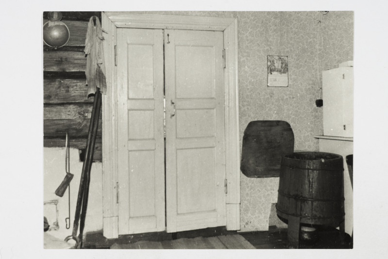 Köögi-toa ("komnata") vaheline uks Jegor Dimitrievi elamus.