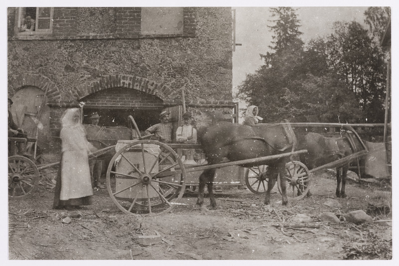 Veskilised Uue-Kariste veskis, umbes 1910.