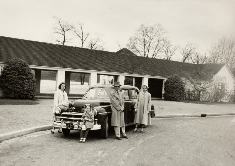 Perekond Rünk oma esimese autoga Seabrooki pargis, u 1955.
