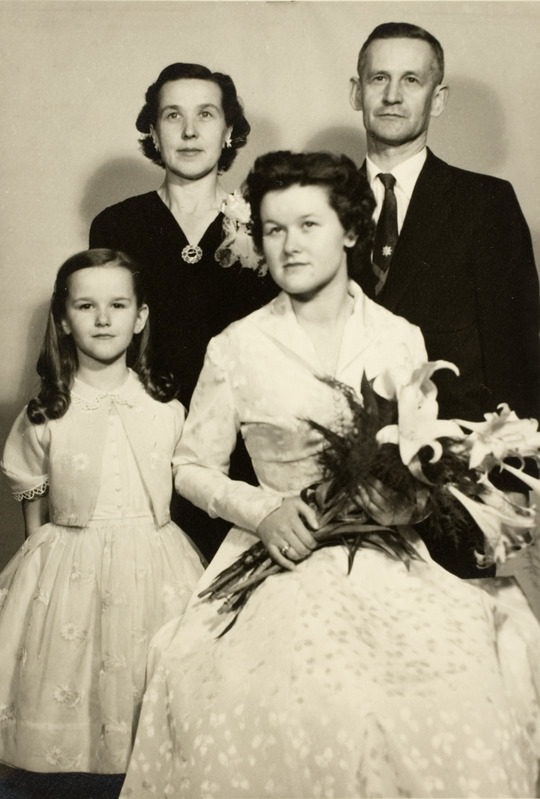 Perekond Rünk tütar Mare leeripäeval, 1959.