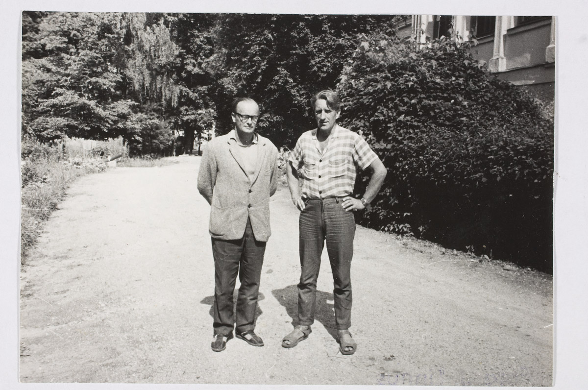 Ed. Vääri ja J. Linnus Talsi linnapargis.