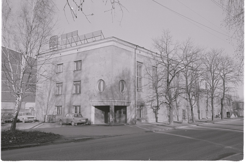 Tartu, Plastmasstoodete Katsetehase endine peahoone Teguri tänaval