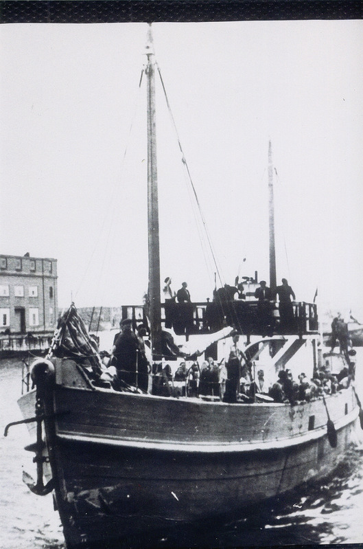Grupipilt mootorlaevaga Pärnu Rootsist Kanadasse jõudnud eestlastest.