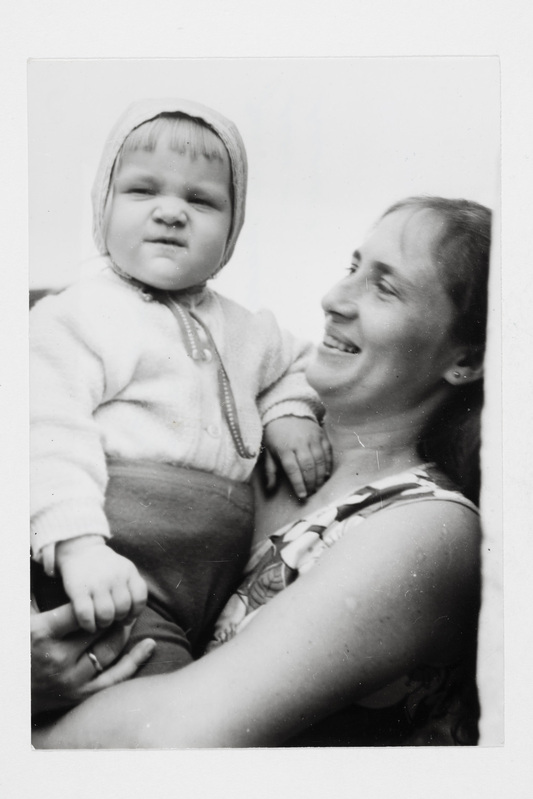 Miia Lummo (sünd. 1951) koos tütre Karmeniga (1,7 aastat vana).