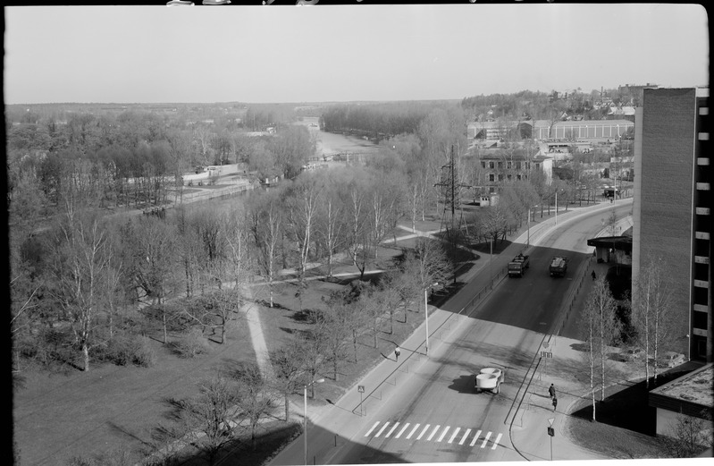 Tartu, vaade Emajõele (ülesvoolu) TRÜ ülejõe ühiselamutest.