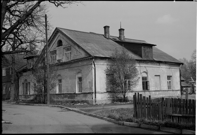 Tartu, Ropkamõisa 10. Endise Ropka mõisa kõrvalhoone.